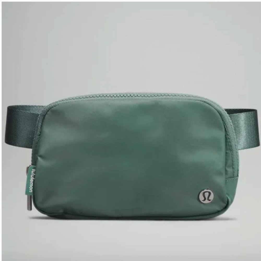 NWT lululemon Everywhere Belt Bag 1L in Teal
